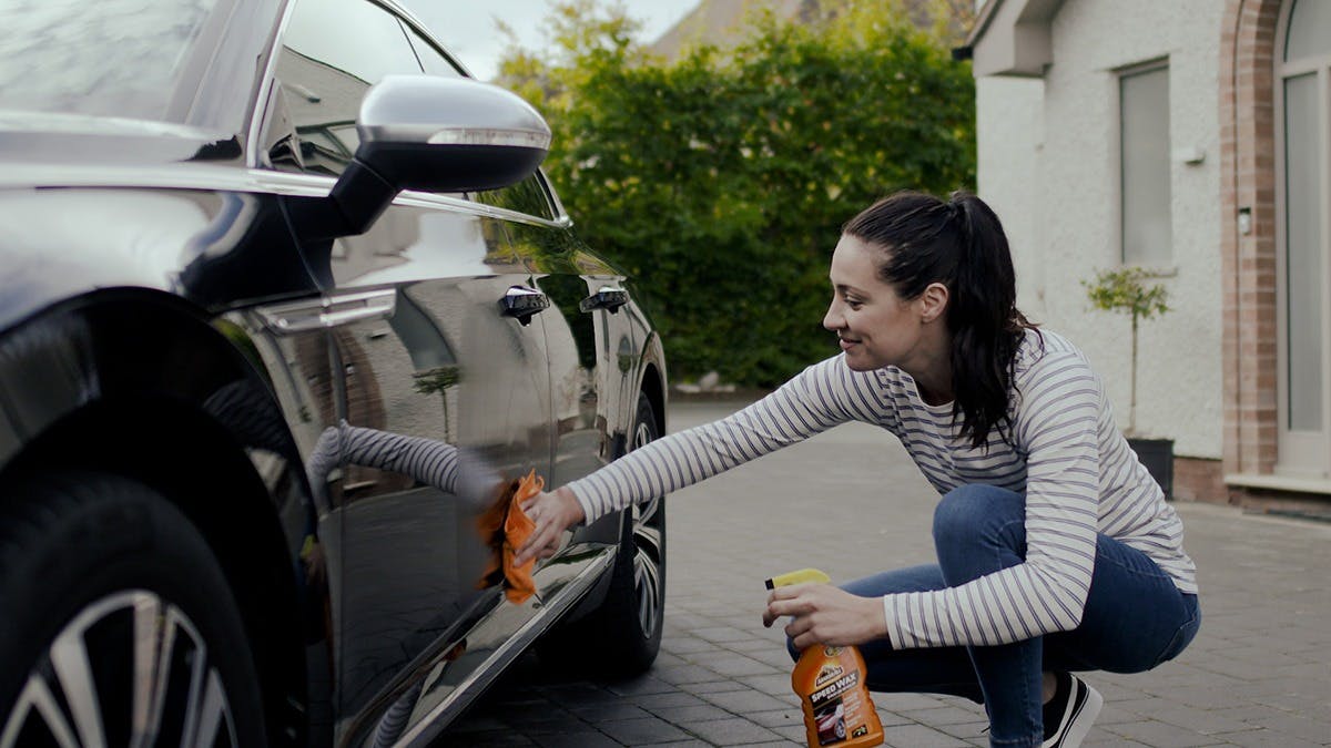 Clean your Car's Exterior Like a Pro using the right cleaning products